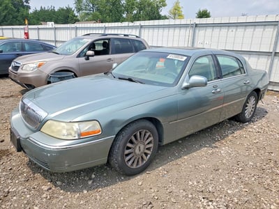 2005 Lincoln Town Car