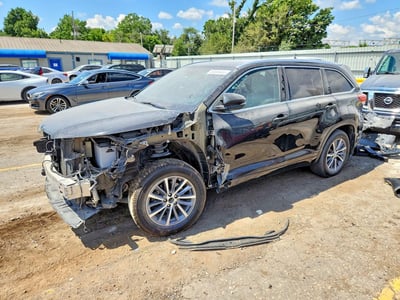 5TDJZRFH2HS****** 2017 Toyota Highlander