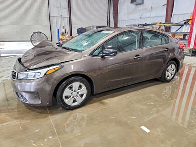 3KPFK4A71HE****** 2017 Kia Forte