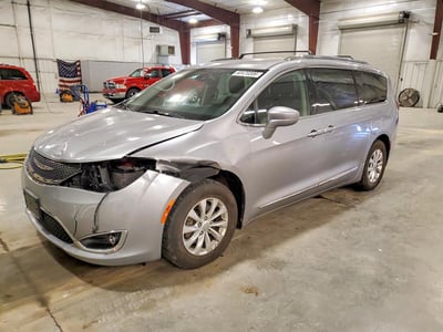 2C4RC1BG8JR****** 2018 Chrysler Pacifica