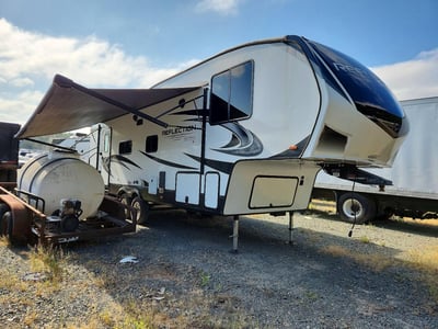 573FR3328N3****** 2022 Grand Design Recreational Kingston Kf