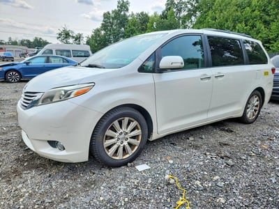 5TDYK3DC8FS****** 2015 Toyota Sienna