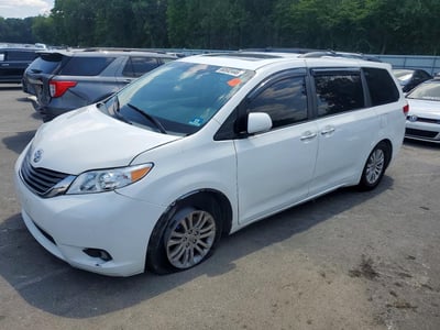 5TDYK3DC8BS****** 2011 Toyota Sienna