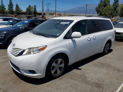 5TDKK3DC3FS****** 2015 Toyota Sienna