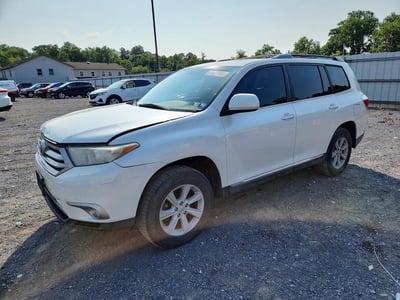 5TDBK3EH8DS****** 2013 Toyota Highlander