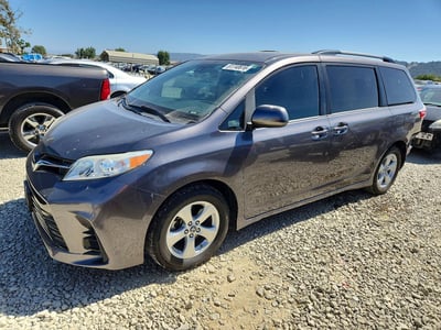 5TDKZ3DC9JS****** 2018 Toyota Sienna