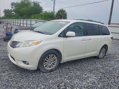 5TDYK3DC1FS****** 2015 Toyota Sienna