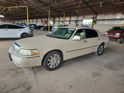 1LNHM83W23Y****** 2003 Lincoln Town Car