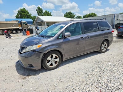 5TDKK3DC4BS****** 2011 Toyota Sienna