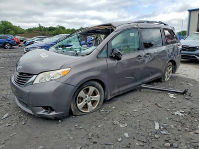 5TDKK3DC2DS****** 2013 Toyota Sienna