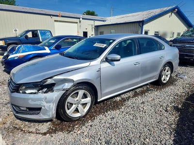 1VWAT7A38FC****** 2015 Volkswagen Passat