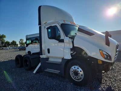 3AKJHLDV3LS****** 2020 Freightliner Cascadia 126