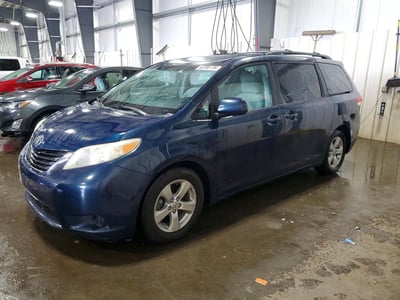 5TDKK3DC8CS****** 2012 Toyota Sienna