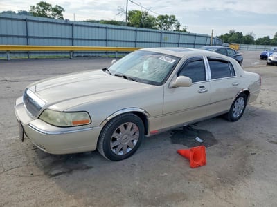 1LNHM83W13Y****** 2003 Lincoln Town Car
