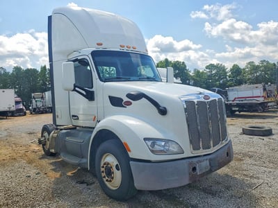 1XPBA48XXHD****** 2017 Peterbilt 579