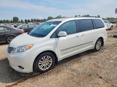 5TDYZ3DC6HS****** 2017 Toyota Sienna