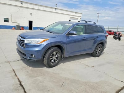 5TDJKRFH1GS****** 2016 Toyota Highlander