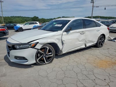 1HGCV1F33JA****** 2018 Honda Accord