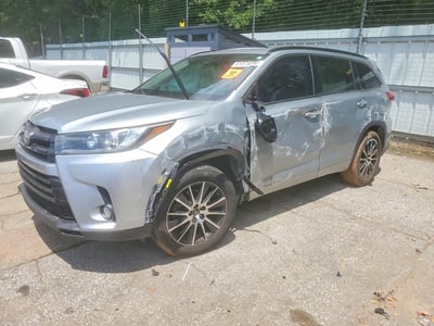 5TDKZRFH3HS****** 2017 Toyota Highlander