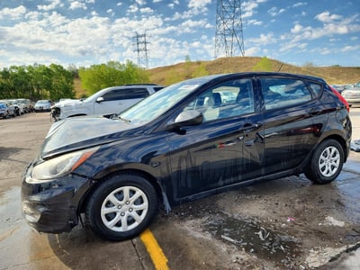 KMHCT5AE8DU****** 2013 Hyundai Accent