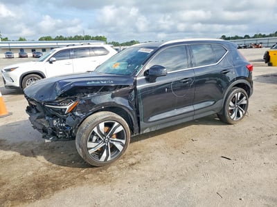YV4L12UE2S2****** 2025 Volvo XC40