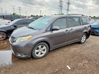 5TDKK3DC8CS****** 2012 Toyota Sienna
