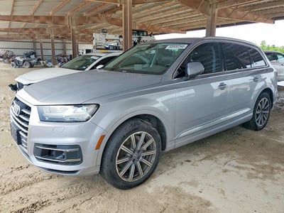 WA1LAAF7XHD****** 2017 Audi Q7
