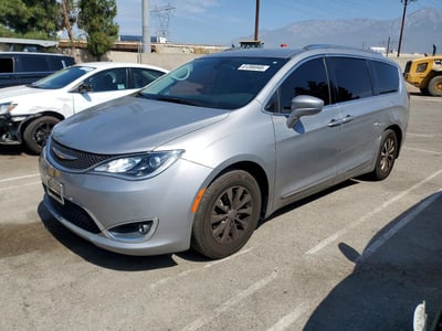 2C4RC1BG2JR****** 2018 Chrysler Pacifica