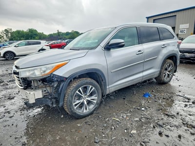 5TDJKRFH9GS****** 2016 Toyota Highlander