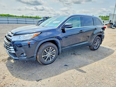 5TDJZRFH8HS****** 2017 Toyota Highlander