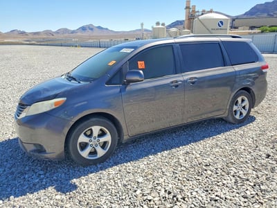 5TDKK3DC5BS****** 2011 Toyota Sienna