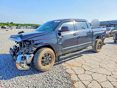 5TFDW5F18HX****** 2017 Toyota Tundra