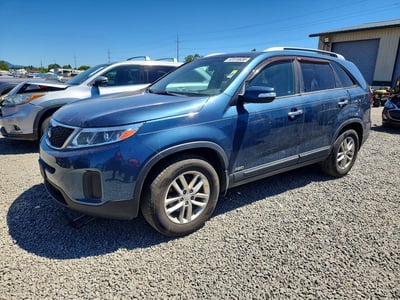 5XYKTDA76FG****** Salvage and Wrecked 2015 Kia Sorento in Eugene