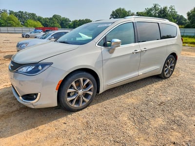 2C4RC1GGXHR****** 2017 Chrysler Pacifica