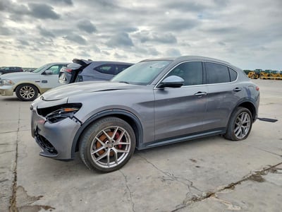 ZASFAKBN0J7****** 2018 Alfa Romeo Stelvio