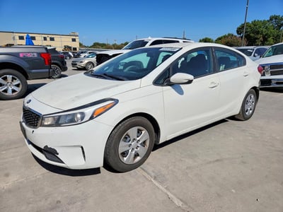 3KPFK4A72HE****** 2017 Kia Forte
