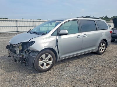 5TDKZ3DC4HS****** 2017 Toyota Sienna