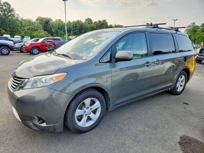 5TDKK3DC0BS****** 2011 Toyota Sienna