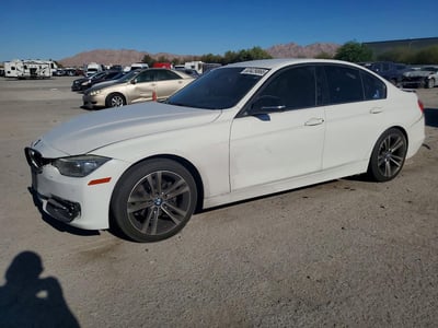 WBA3A5C53EF****** Salvamento y Destrozados 2014 BMW 3 Series en Las Vegas