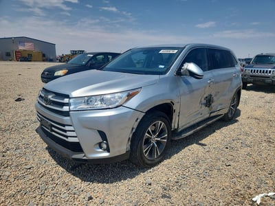 5TDZZRFH9JS****** 2018 Toyota Highlander