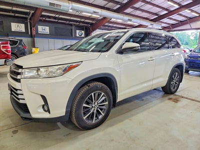 5TDJZRFH0HS****** 2017 Toyota Highlander