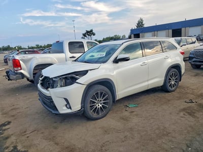 5TDJZRFHXJS****** 2018 Toyota Highlander
