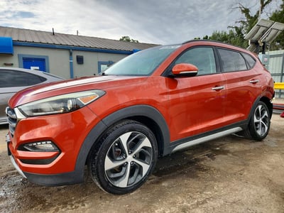KM8J33A27HU****** 2017 Hyundai Tucson