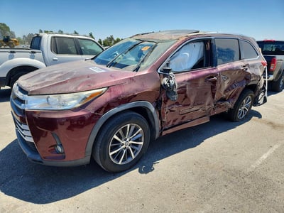 5TDKZRFH3HS****** 2017 Toyota Highlander