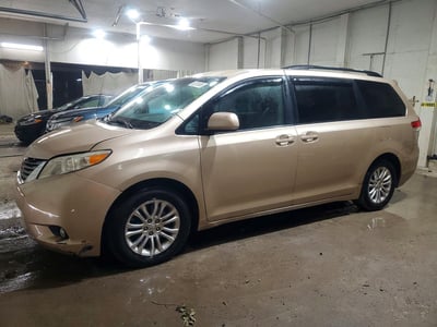 5TDYK3DC0BS****** 2011 Toyota Sienna