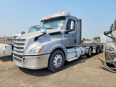 3AKNHLDRXJS****** 2018 Freightliner Cascadia 126
