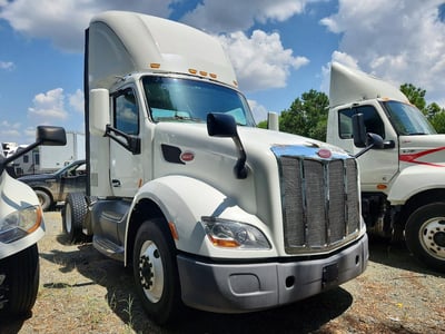1XPBA48X0HD****** 2017 Peterbilt 579
