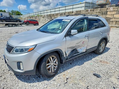 5XYKT4A67FG****** 2015 Kia Sorento
