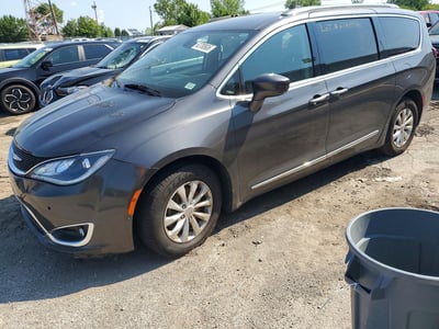 2C4RC1BG8JR****** 2018 Chrysler Pacifica