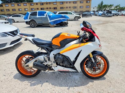 JH2SC594XFK****** 2015 Honda CBR1000RR